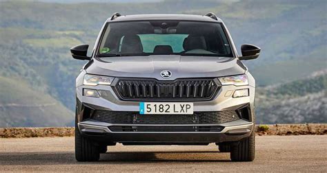 Detalle de la parrilla hexagonal del Skoda Karoq