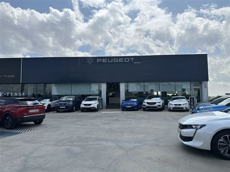 Fachada del concesionario Autos Velasco Peugeot en Leganés