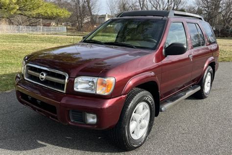 Nissan Pathfinder 2002 exterior
