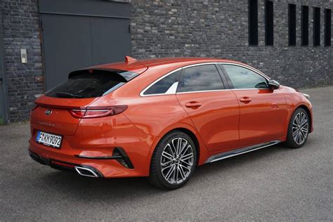 Kia ProCeed shooting brake perfil