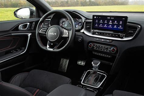 Interior Kia ProCeed con pantalla