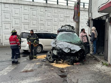 Vehículo Nissan Juke destrozado tras el accidente