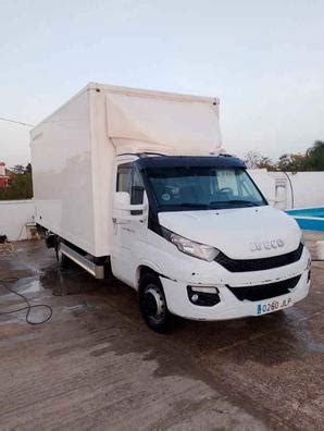 Camión Iveco con plataforma de carga