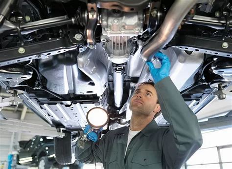 Inspección visual de un vehículo en un taller