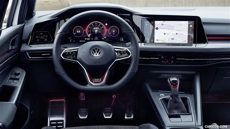 Volkswagen Golf GTI MK8 interior con pantallas