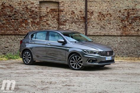 Fiat Tipo 5 puertas en entorno urbano